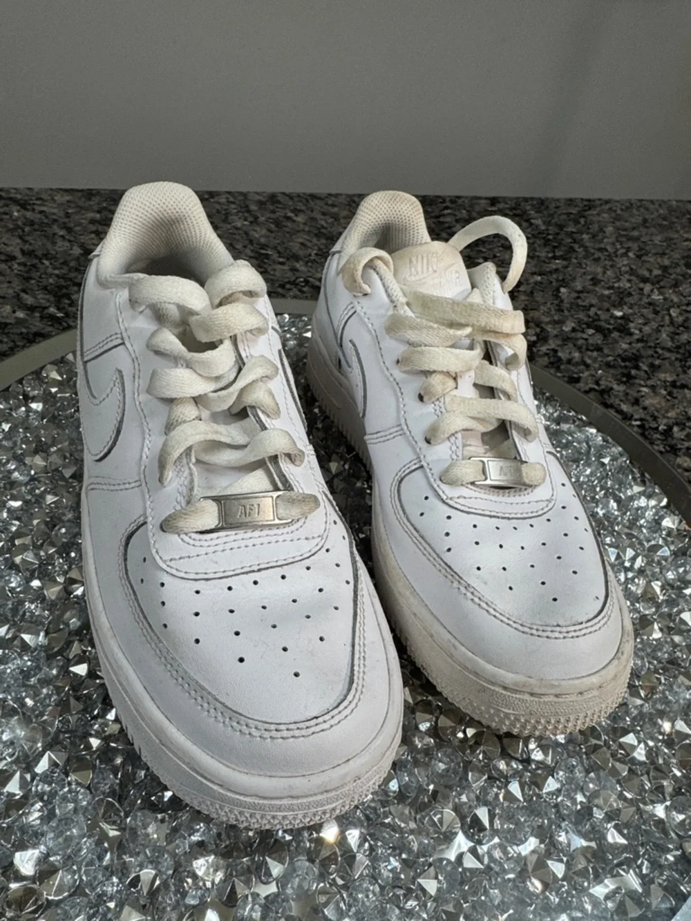 Nike Air Force 1 Big Girl White Low-Top Leather Sneakers EUC 4.5Y